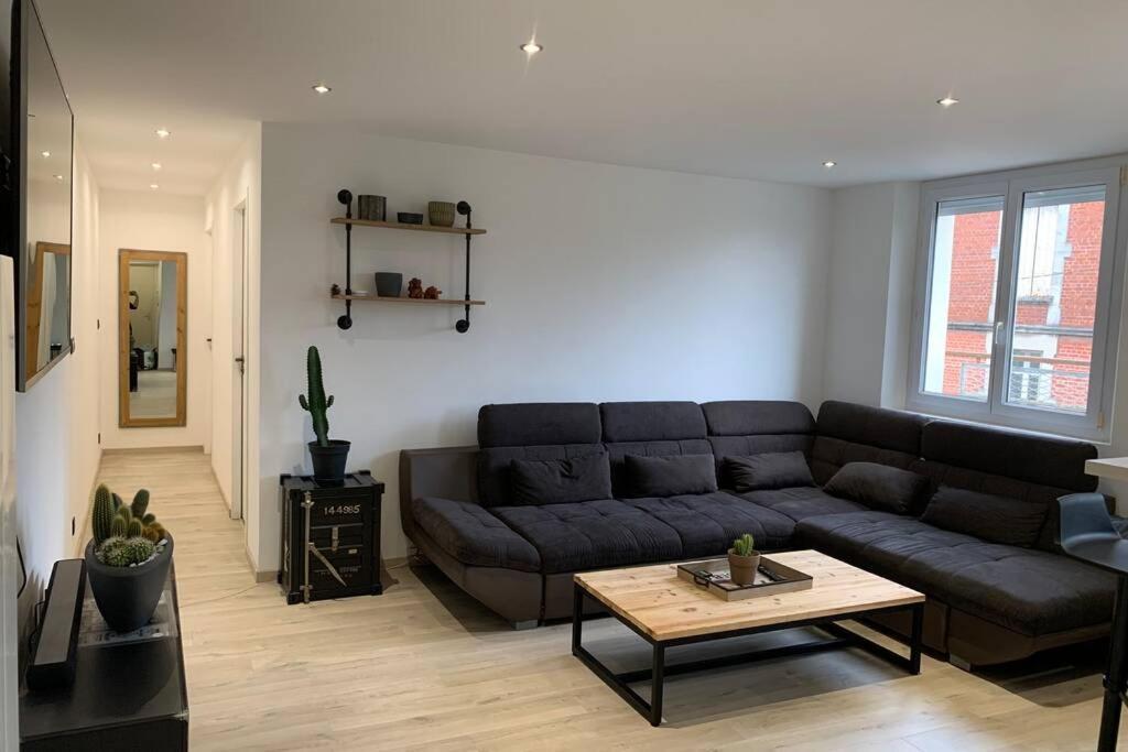 Appartement De Adrien Garage Prive Charleville-Mézières מראה חיצוני תמונה