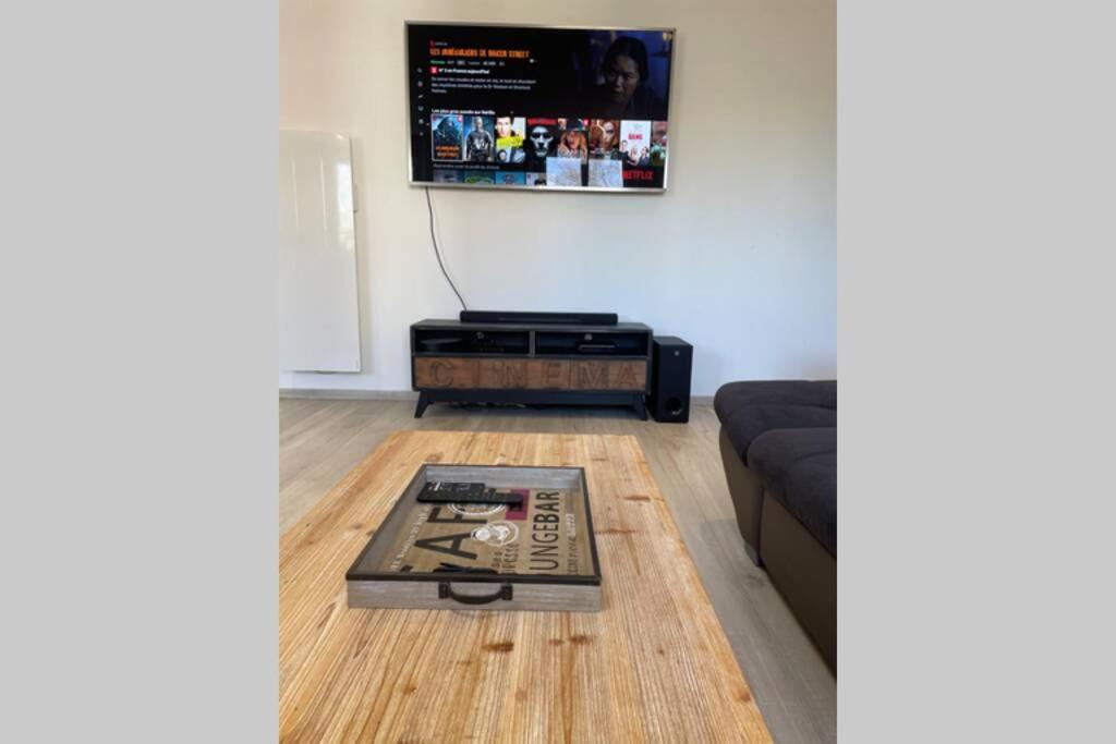 Appartement De Adrien Garage Prive Charleville-Mézières מראה חיצוני תמונה