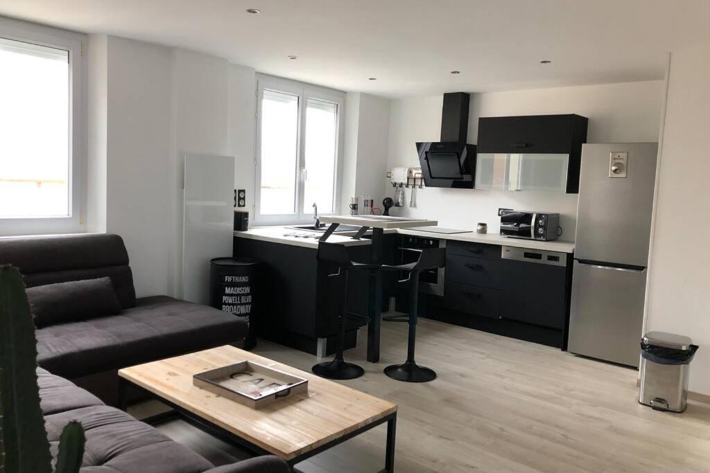 Appartement De Adrien Garage Prive Charleville-Mézières מראה חיצוני תמונה