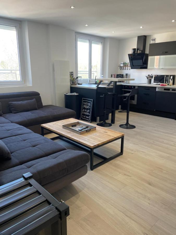 Appartement De Adrien Garage Prive Charleville-Mézières מראה חיצוני תמונה