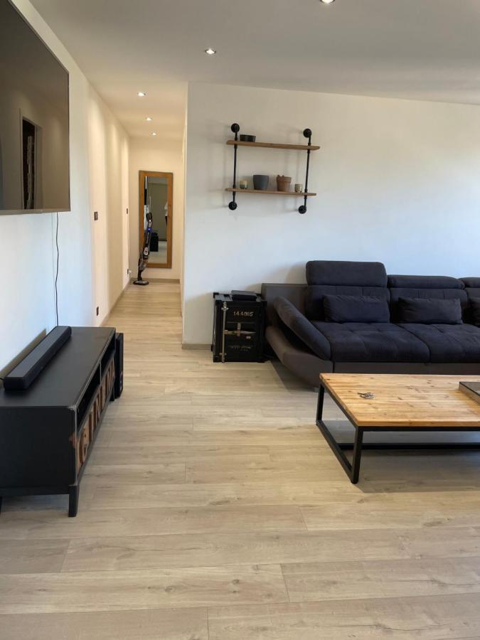 Appartement De Adrien Garage Prive Charleville-Mézières מראה חיצוני תמונה